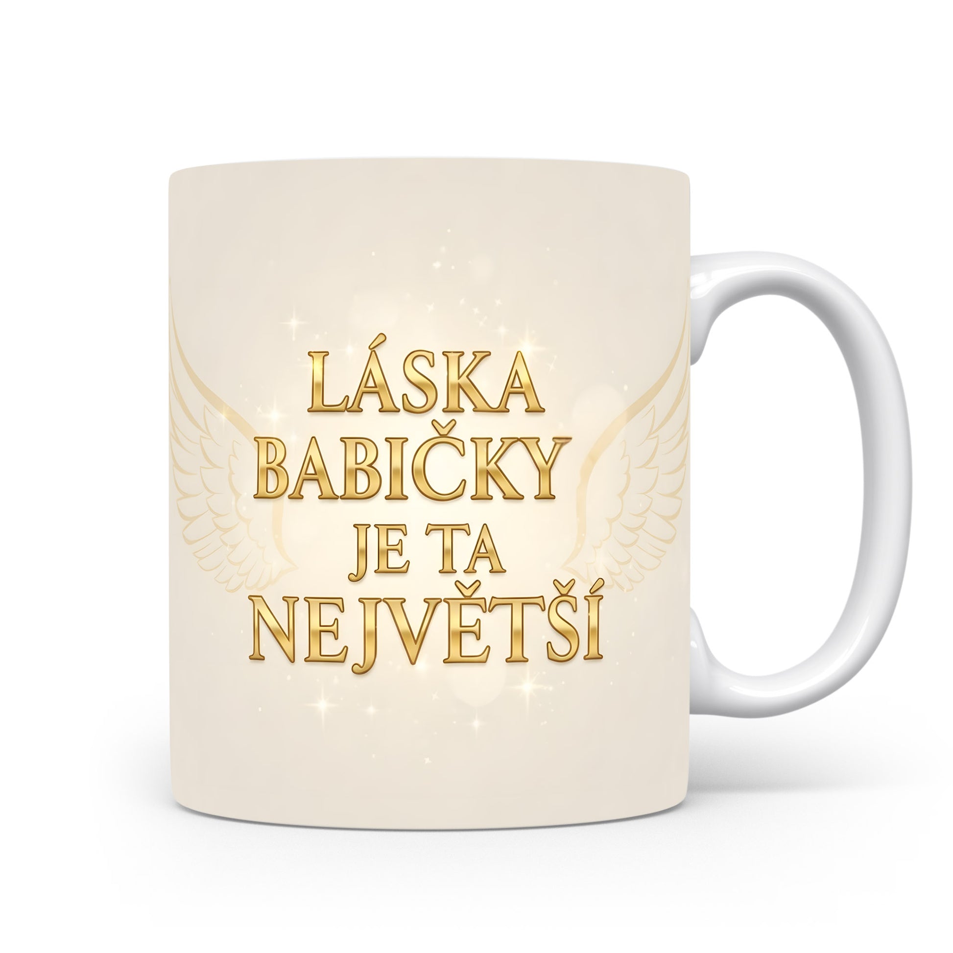 Hrnek se zlatým nápisem a křídly na světelném pozadí.