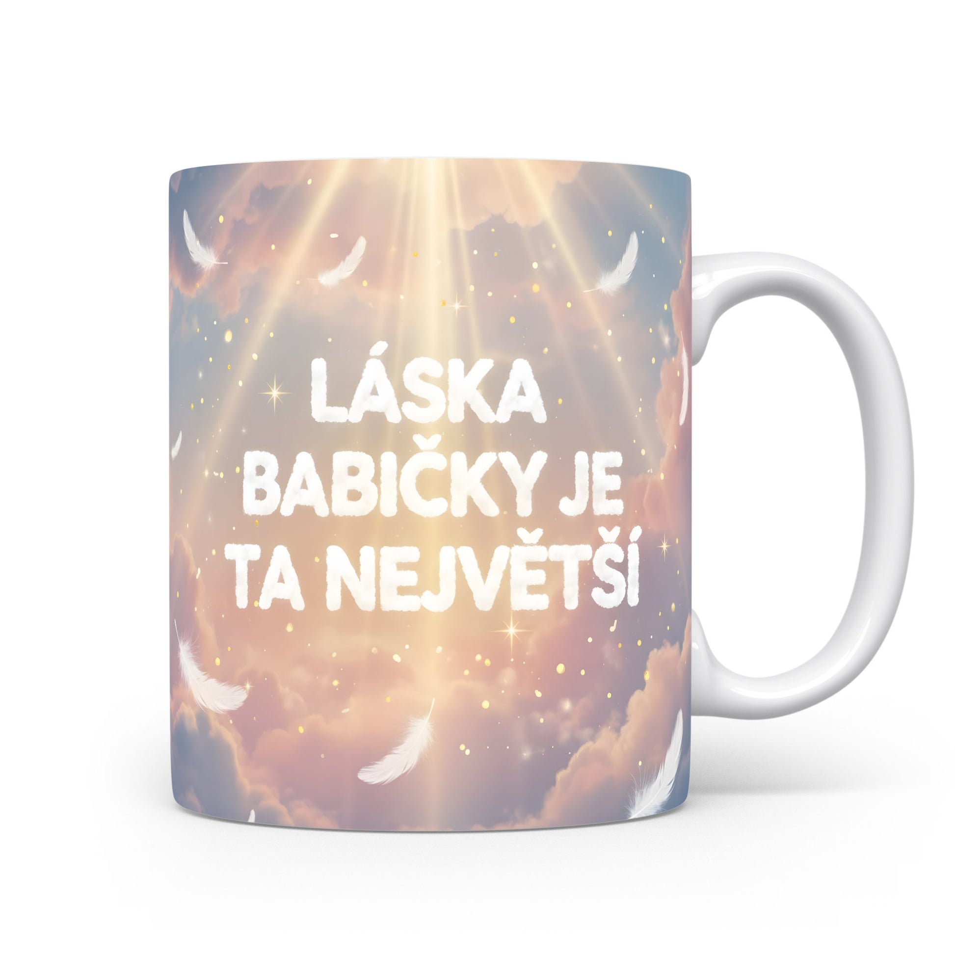 Hrnek s pastelovým motivem peříček a hvězd.