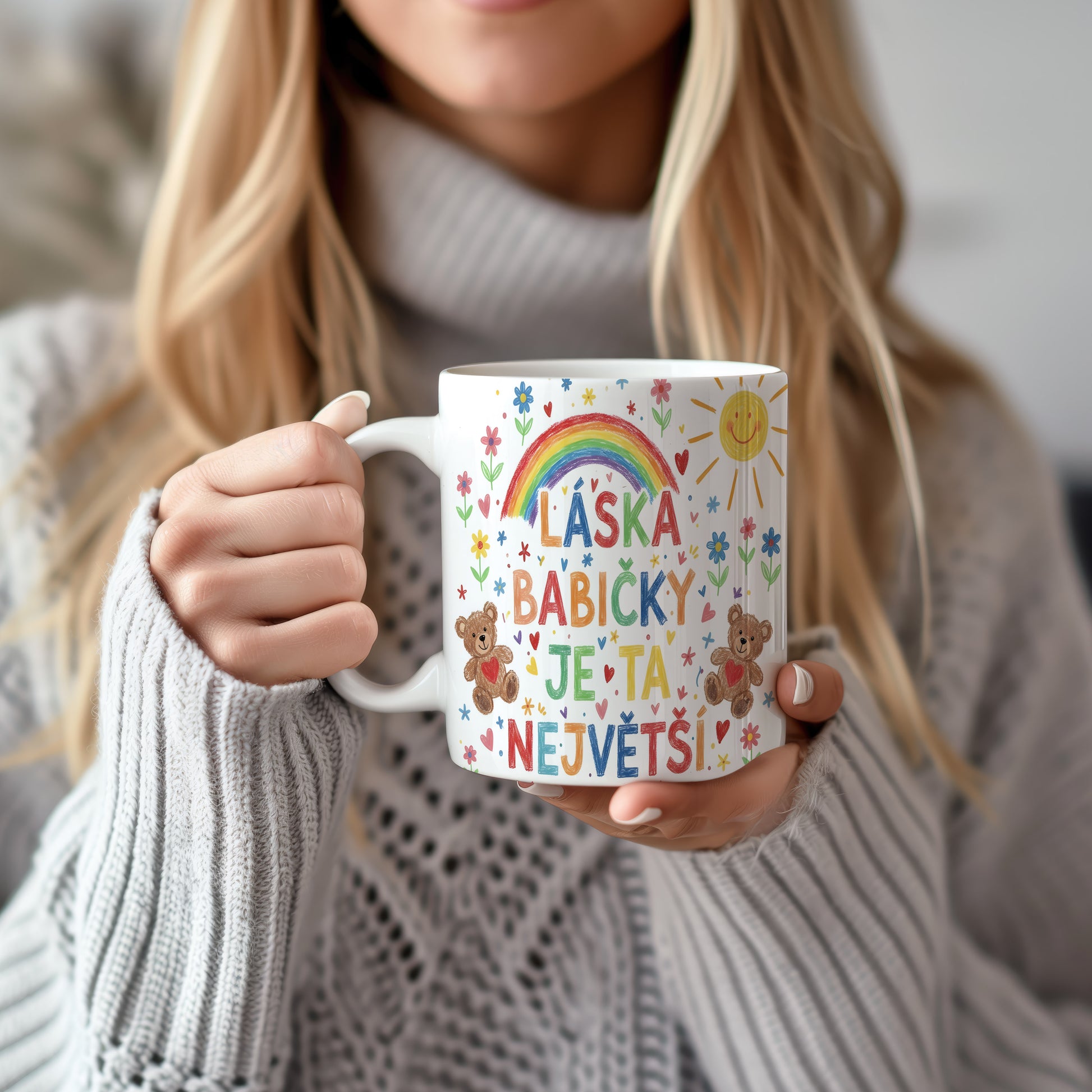 Hrnek s duhou, medvídky, květinami a nápisem LÁSKA BABIČKY JE TA NEJVĚTŠÍ!