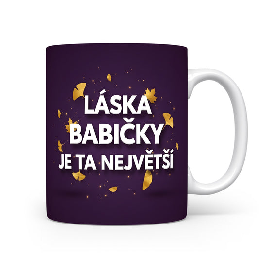 Fialový hrnek se zlatými listy a nápisem LÁSKA BABIČKY JE TA NEJVĚTŠÍ.