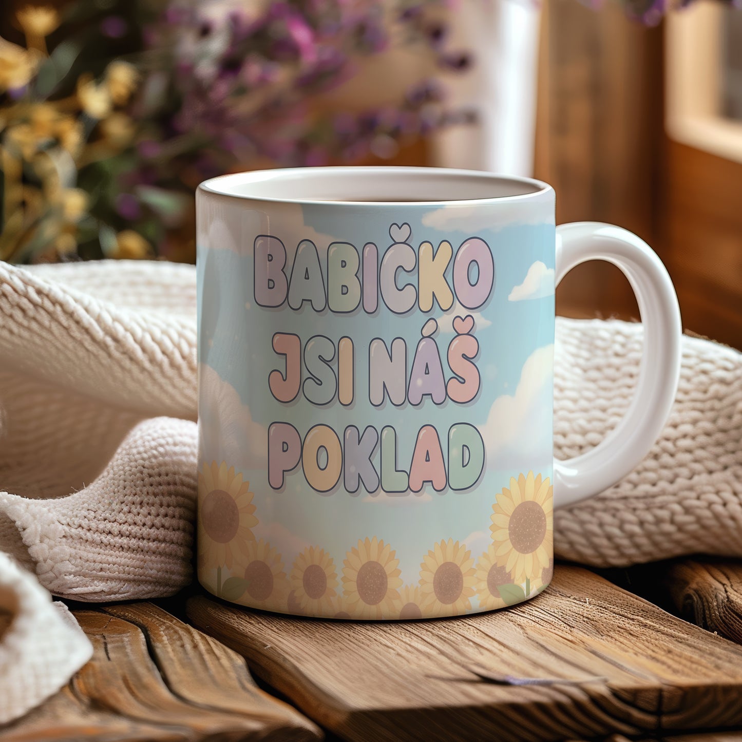 Hrnek s nápisem Babičko jsi náš poklad, pastelové barvy a slunečnice.