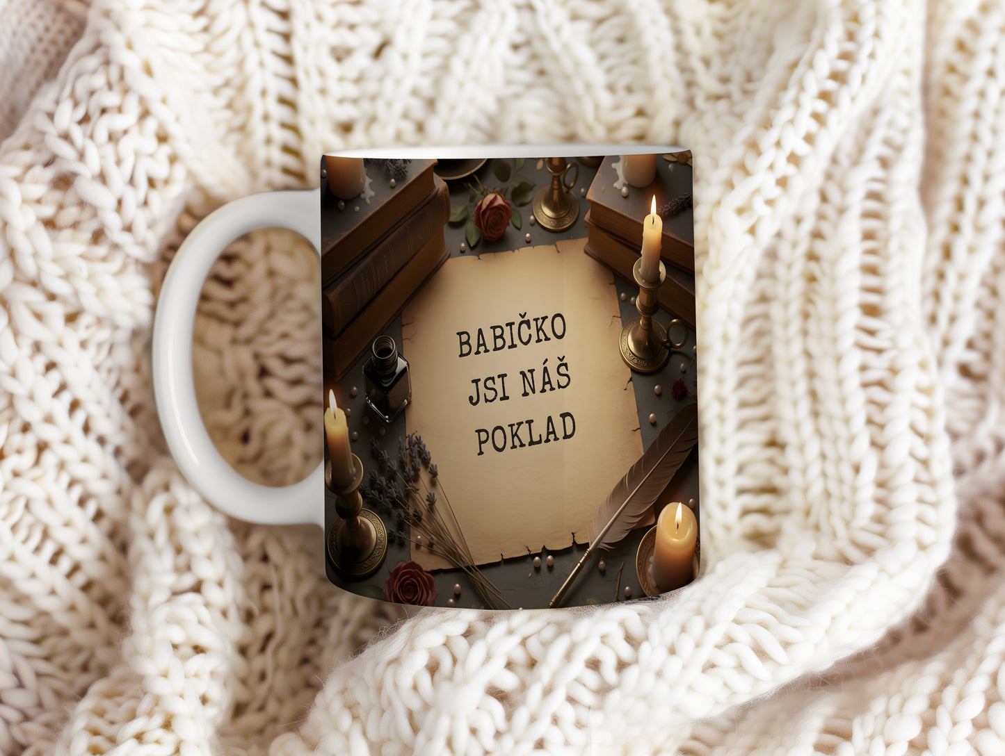 Hrnek s nápisem BABIČKO JSI NÁŠ POKLAD a nostalgickým motivem růží a svíček.