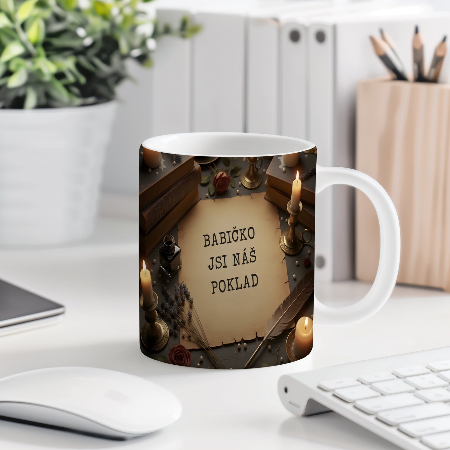 Hrnek s nápisem BABIČKO JSI NÁŠ POKLAD a nostalgickým motivem růží a svíček.