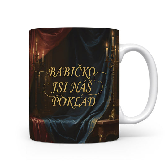 Hrnek s nápisem 'BABIČKO JSI NÁŠ POKLAD' v elegantním vintage stylu.