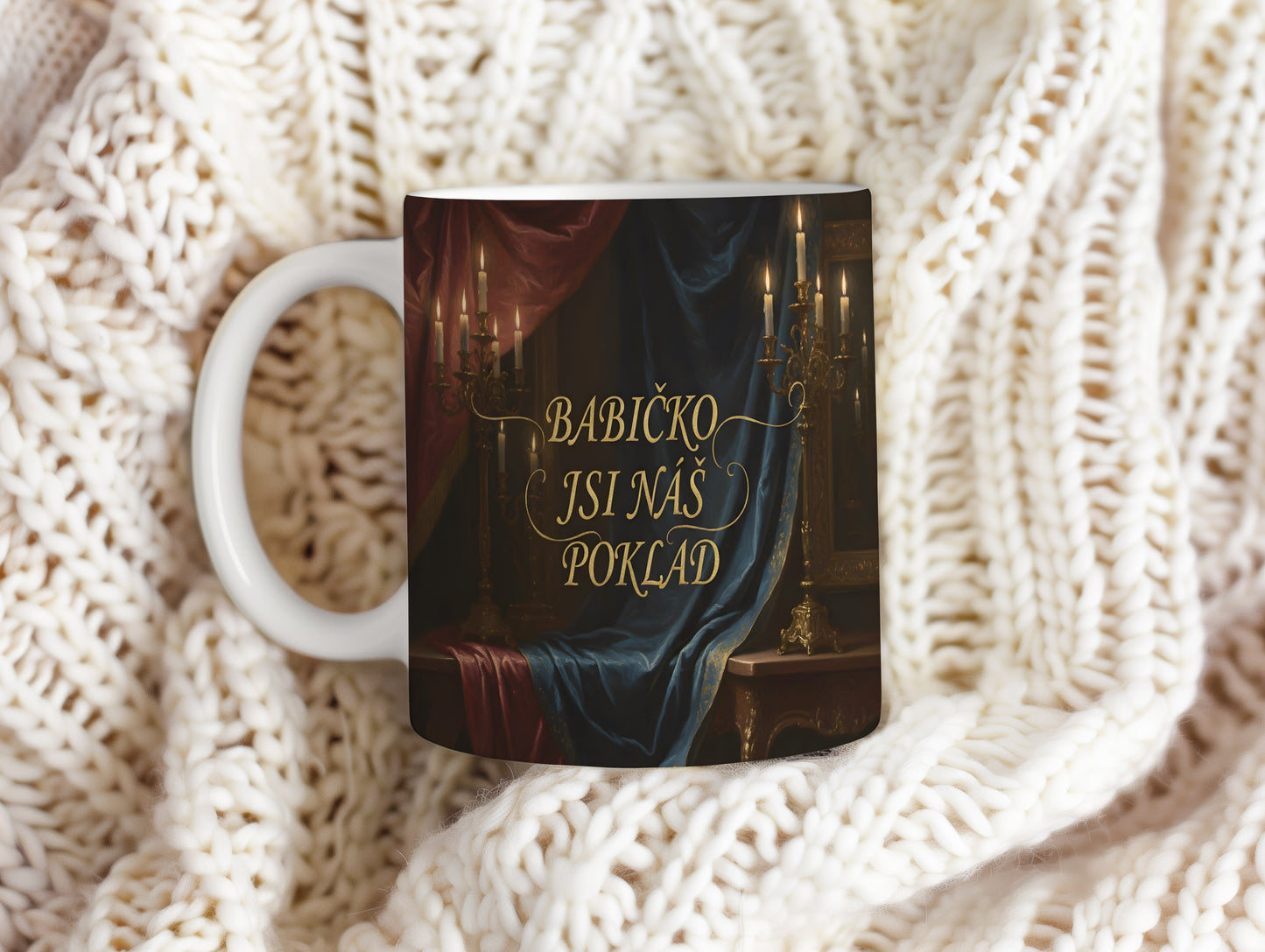 Hrnek s nápisem 'BABIČKO JSI NÁŠ POKLAD' v elegantním vintage stylu.