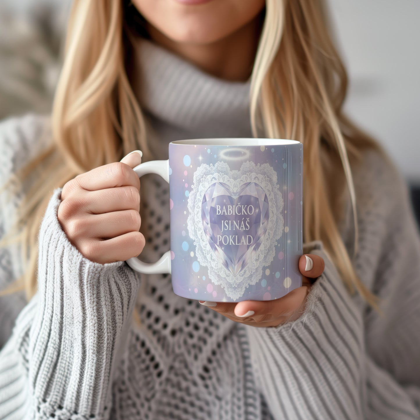Hrnek s diamantovým srdcem a nápisem BABIČKO JSI NÁŠ POKLAD.