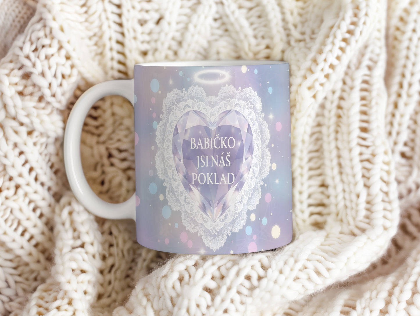 Hrnek s diamantovým srdcem a nápisem BABIČKO JSI NÁŠ POKLAD.