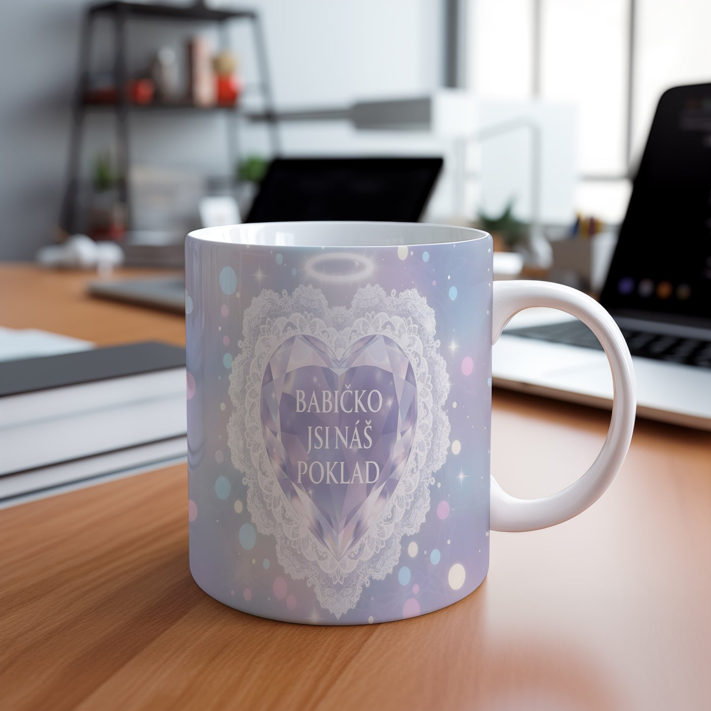 Hrnek s diamantovým srdcem a nápisem BABIČKO JSI NÁŠ POKLAD.