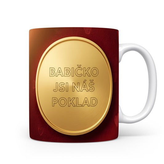 Hrnek s nápisem BABIČKO JSI NÁŠ POKLAD na červeném pozadí se zlatým medailonem.