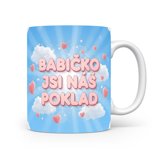 Hrnek s modrým pozadím, bílými mraky a růžovými srdíčky.