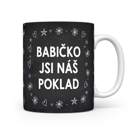 Černobílý hrnek s nápisem a motivem srdíček a květin.