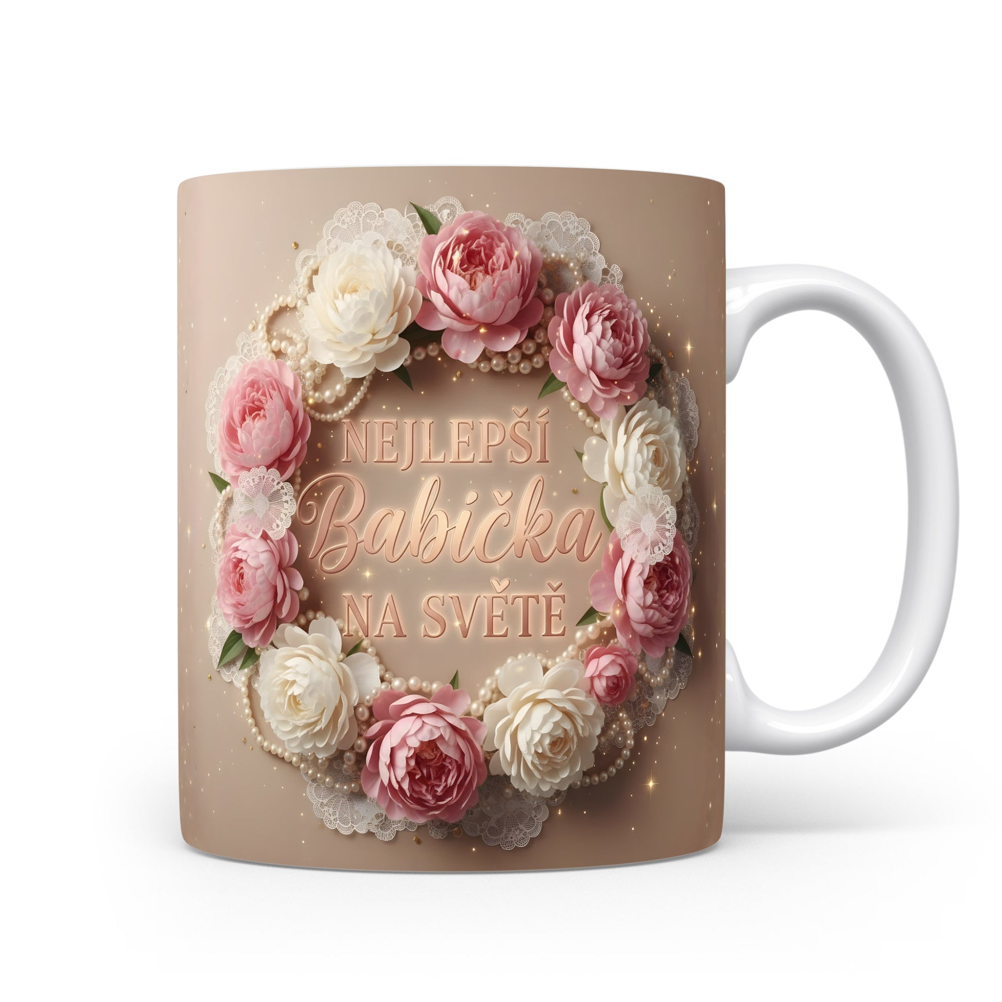 Hrnek s nápisem NEJLEPŠÍ BABIČKA NA SVĚTĚ a květinovým věncem.