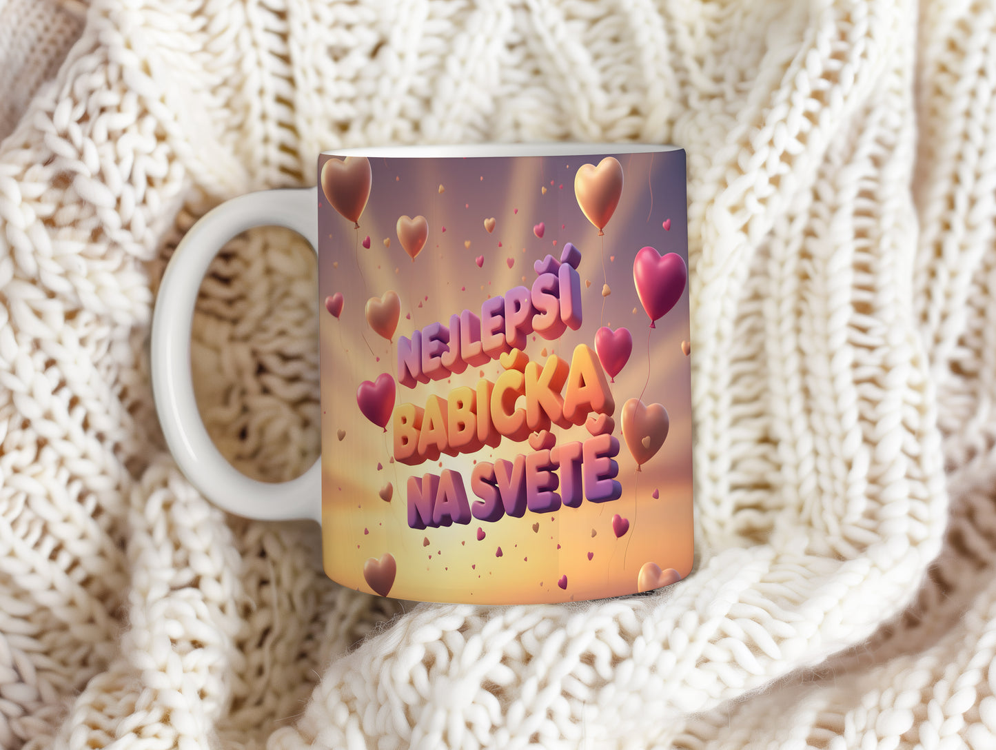 Hrnek s nápisem NEJLEPŠÍ BABIČKA NA SVĚTĚ a srdíčky na gradientním pozadí.