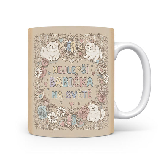 Hrnek s nápisem 'NEJLEPŠÍ BABIČKA NA SVĚTĚ', kočkami a květinami v pastelových barvách.