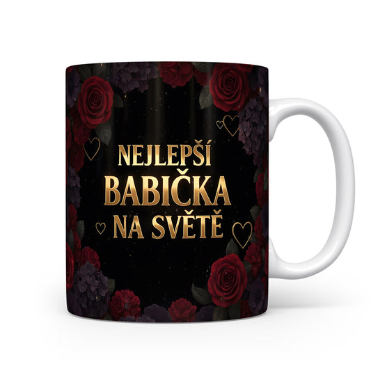 Hrnek s nápisem NEJLEPŠÍ BABIČKA NA SVĚTĚ, zdobený rudými růžemi a zlatými srdci.
