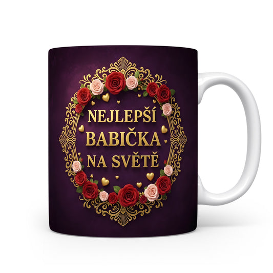 Hrnek s nápisem NEJLEPŠÍ BABIČKA NA SVĚTĚ, zdobený květinovým věncem.