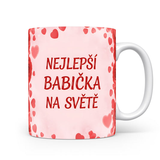Hrnek s červenými srdci a nápisem NEJLEPŠÍ BABIČKA NA SVĚTĚ.