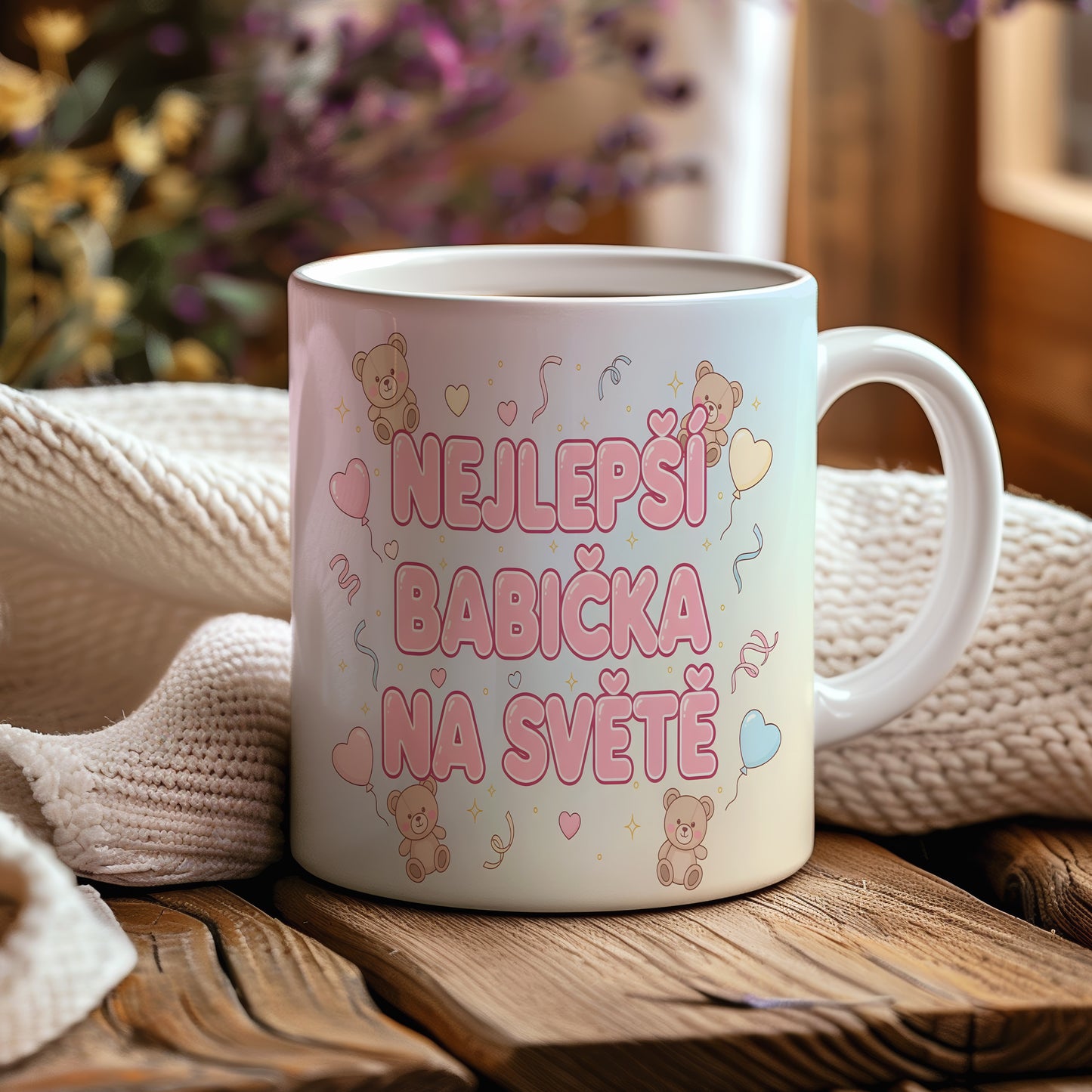 Hrnek s pastelovým motivem medvídků a srdíček.