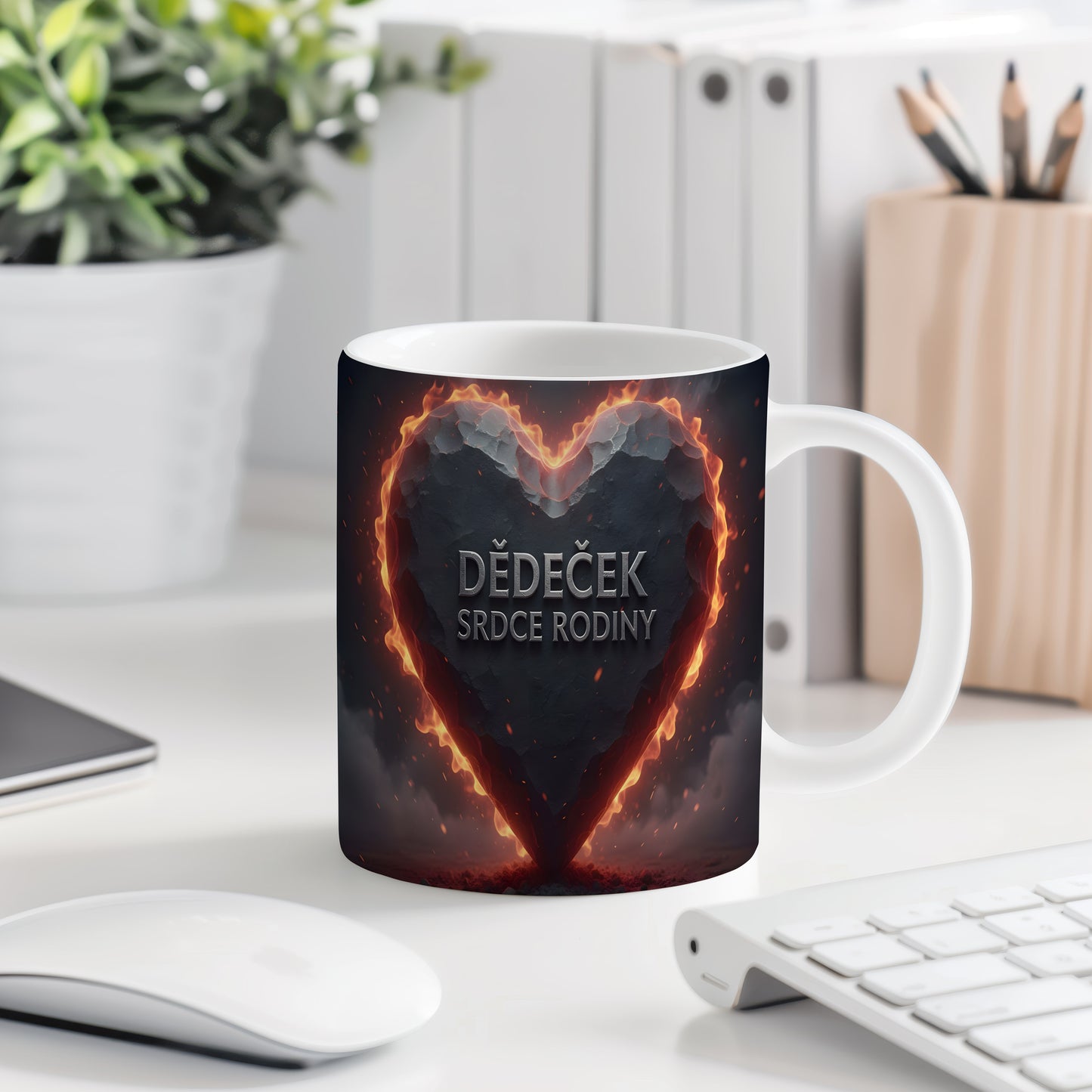Hrnek s motivem srdce v plamenech a nápisem DĚDEČEK SRDCE RODINY.
