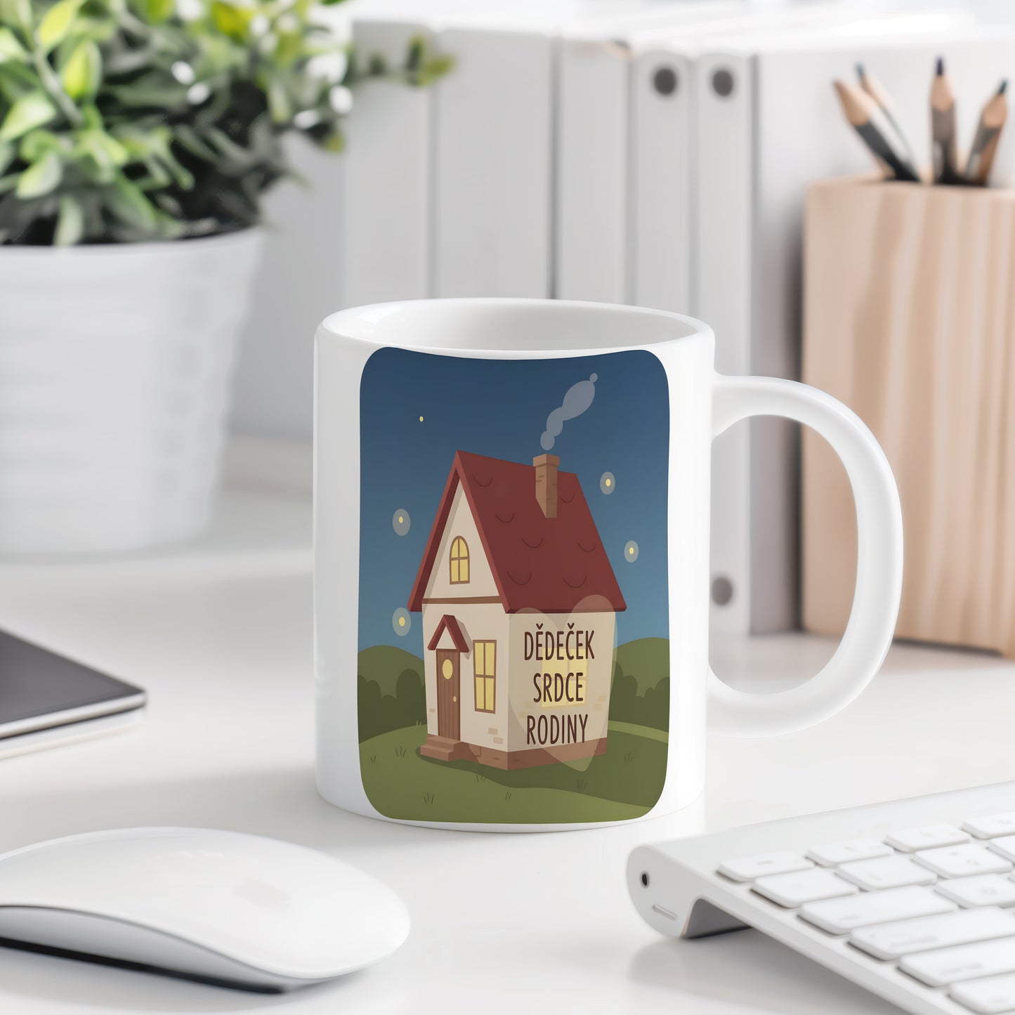 Hrnek s motivem domečku a textem 'DĚDEČEK SRDCE RODINY'.