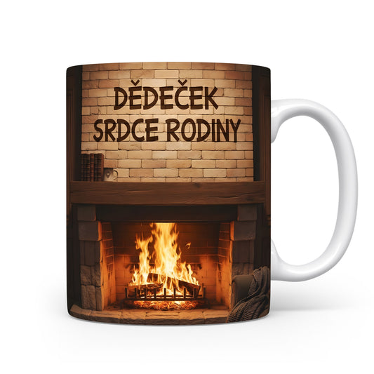 Hrnek s nápisem 'DĚDEČEK SRDCE RODINY' a motivem krbu.