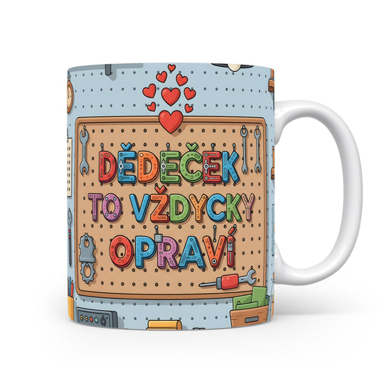 Hravý hrnek s nápisem DĚDEČEK TO VŽDYCKY OPRAVÍ a motivem nástrojů.
