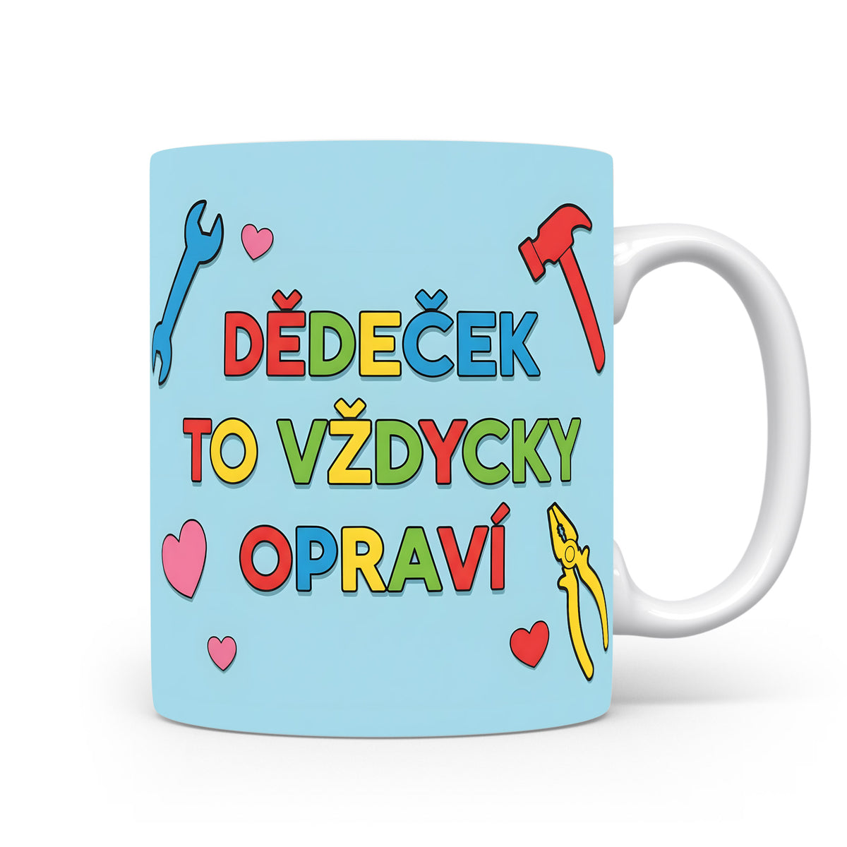 Světle modrý hrnek s nápisem 'DĚDEČEK TO VŽDYCKY OPRAVÍ' a motivy nástrojů a srdíček.