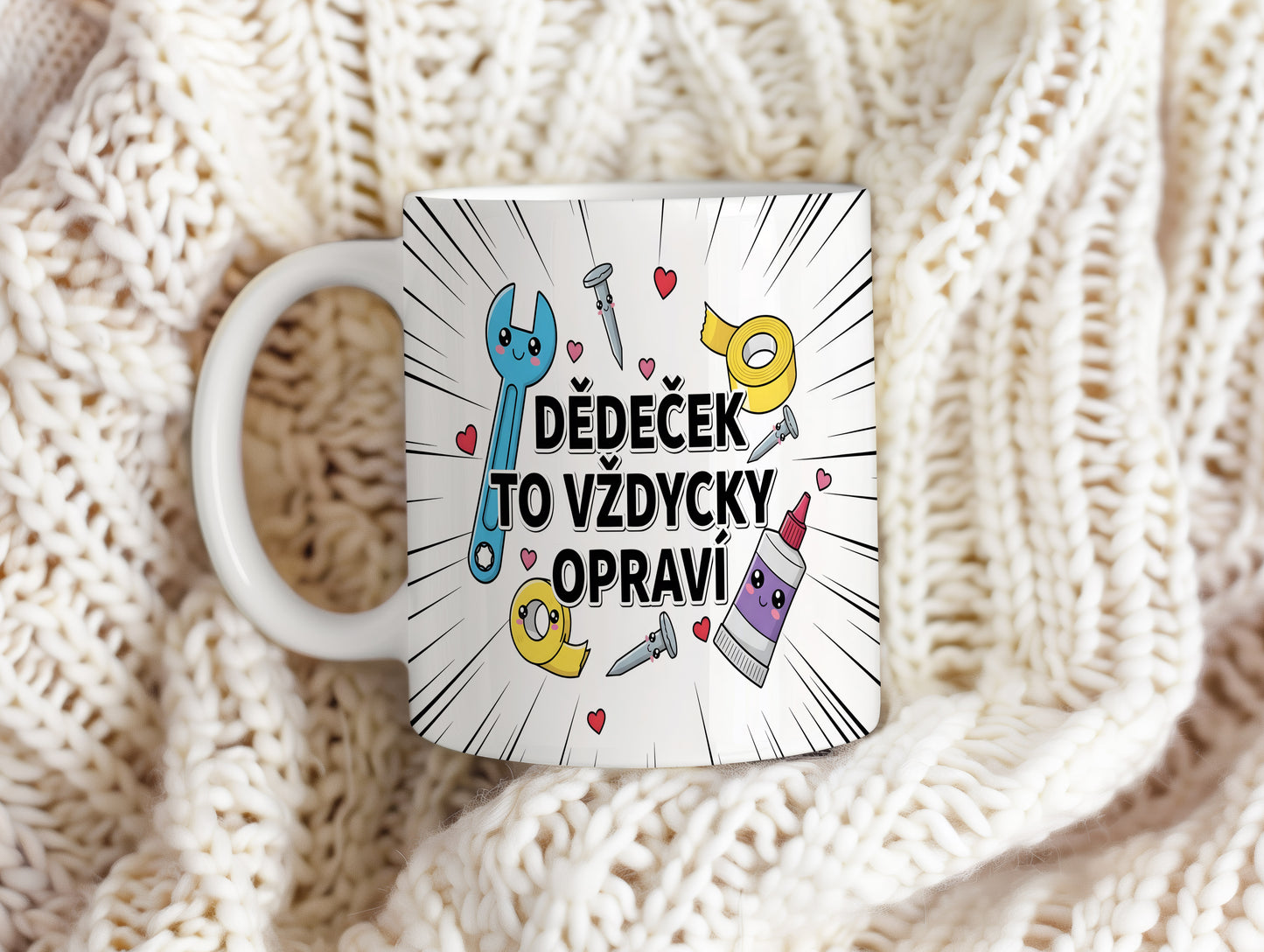 Hrnek s motivem nástrojů a srdíček pro dědečka.