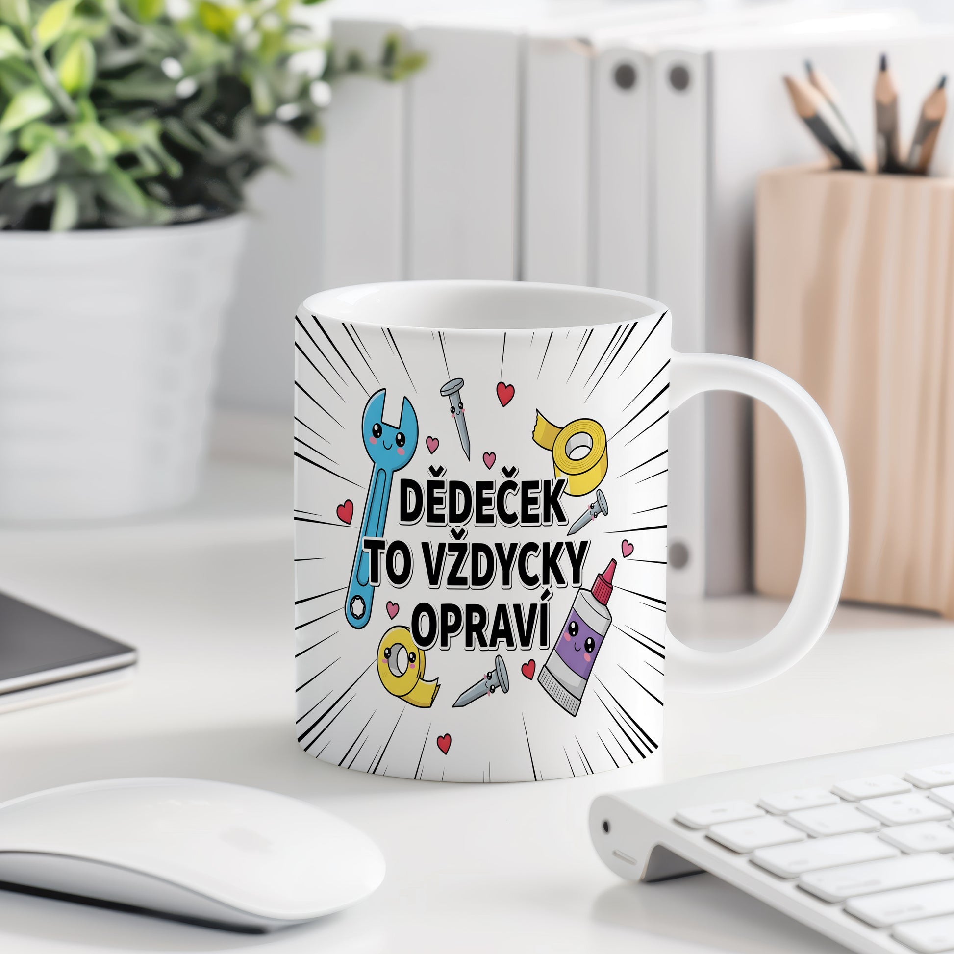 Hrnek s motivem nástrojů a srdíček pro dědečka.