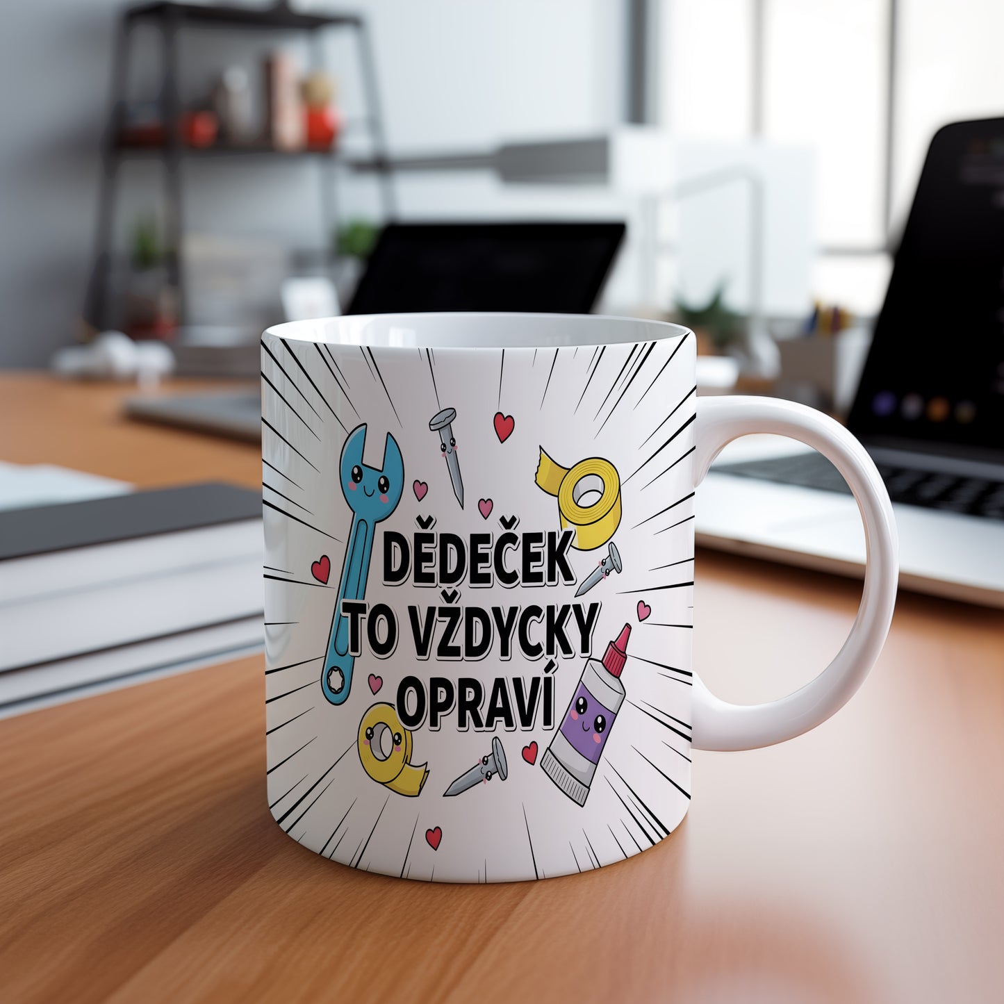 Hrnek s motivem nástrojů a srdíček pro dědečka.