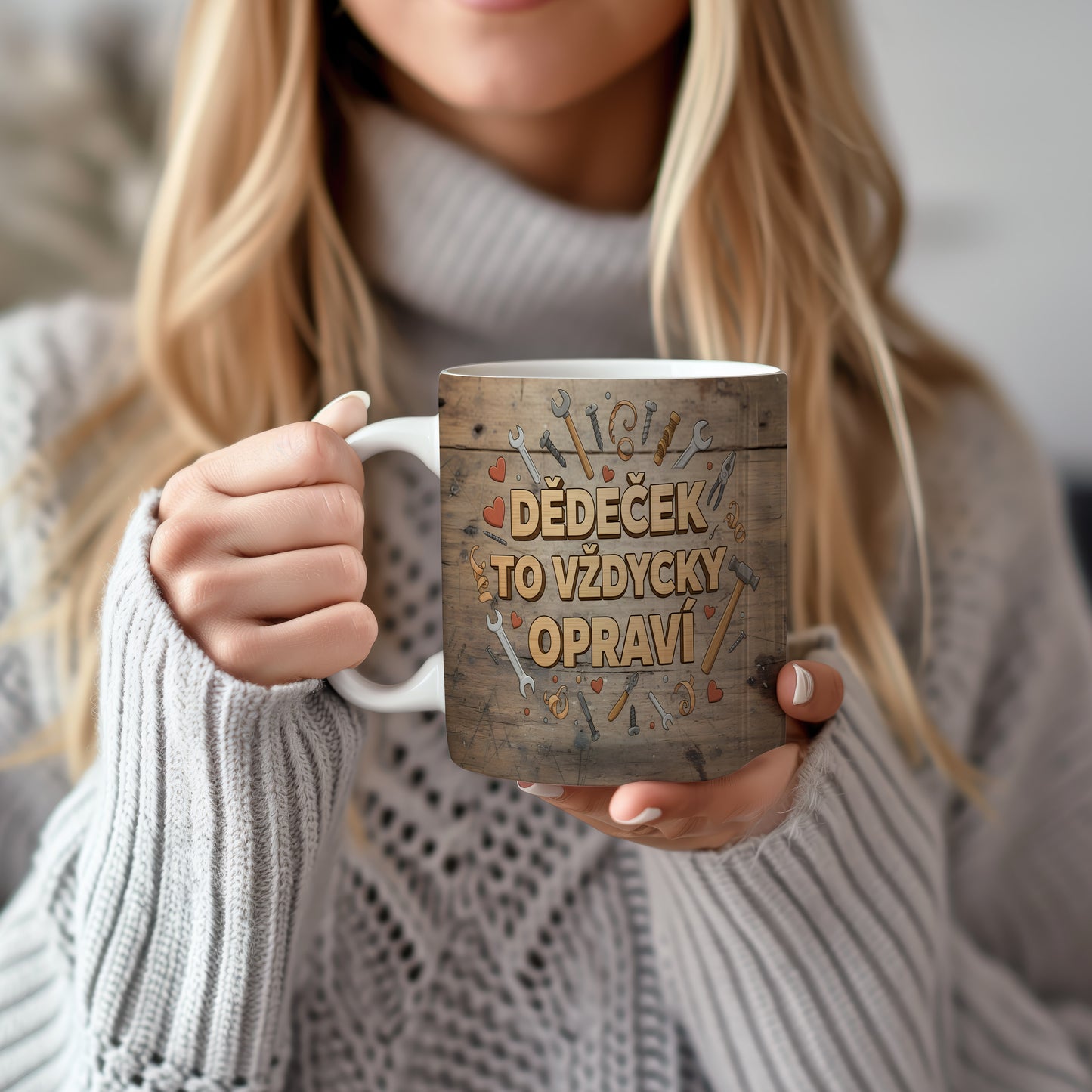 Rustikální hrnek s nápisem a motivem nářadí pro dědečka.