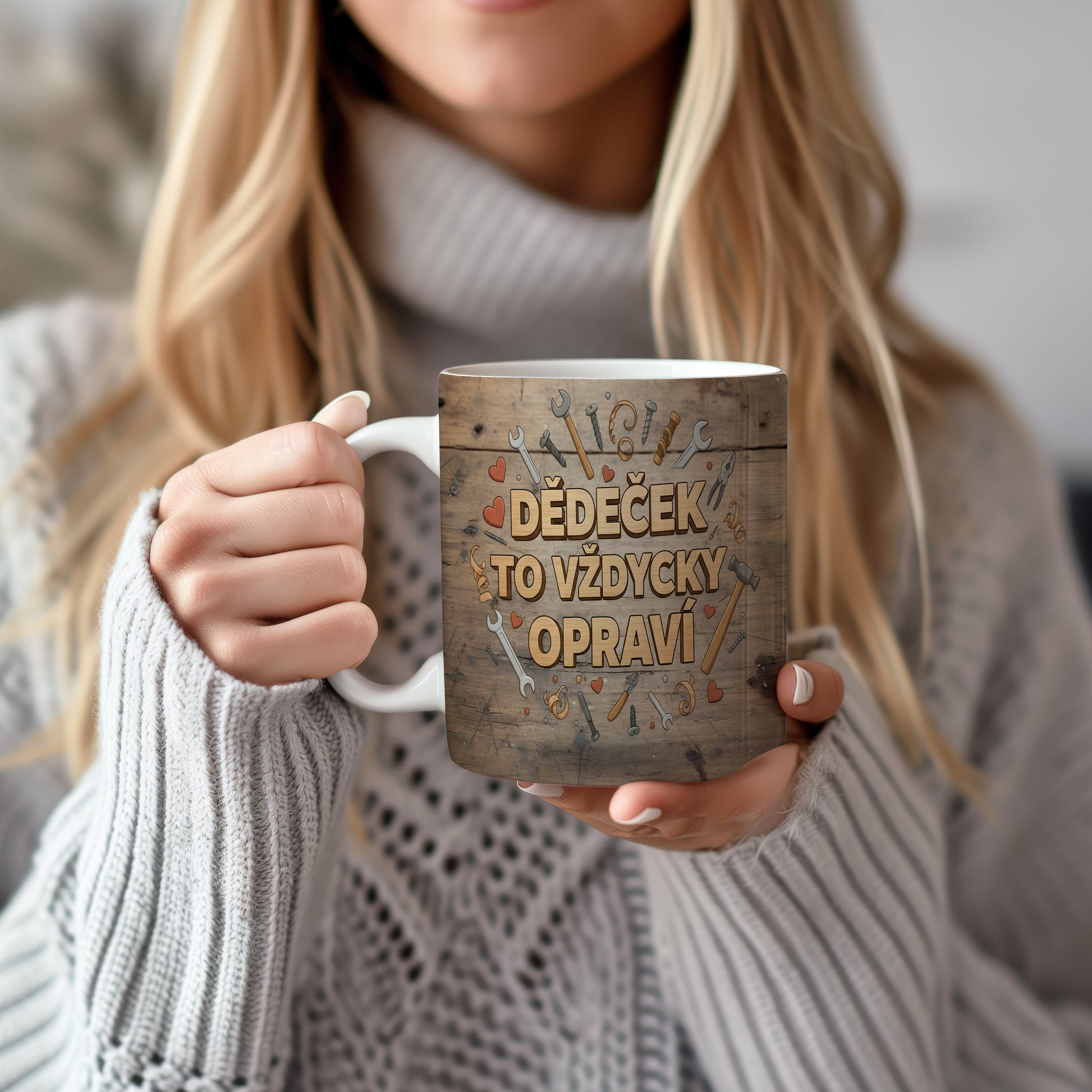 Rustikální hrnek s nápisem a motivem nářadí pro dědečka.