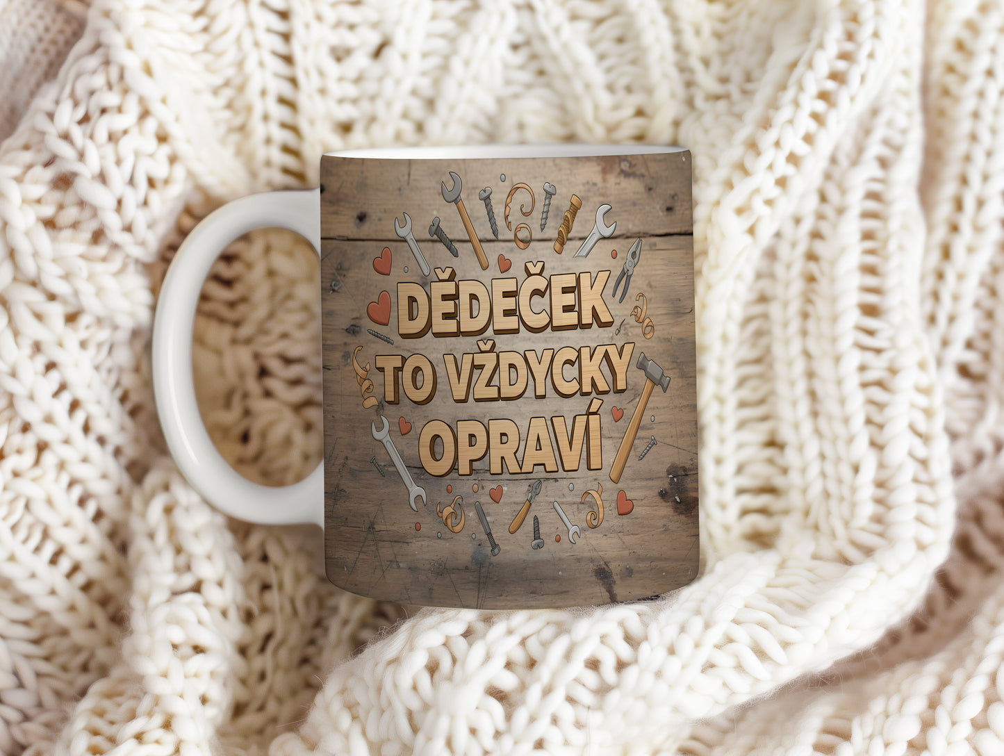 Rustikální hrnek s nápisem a motivem nářadí pro dědečka.
