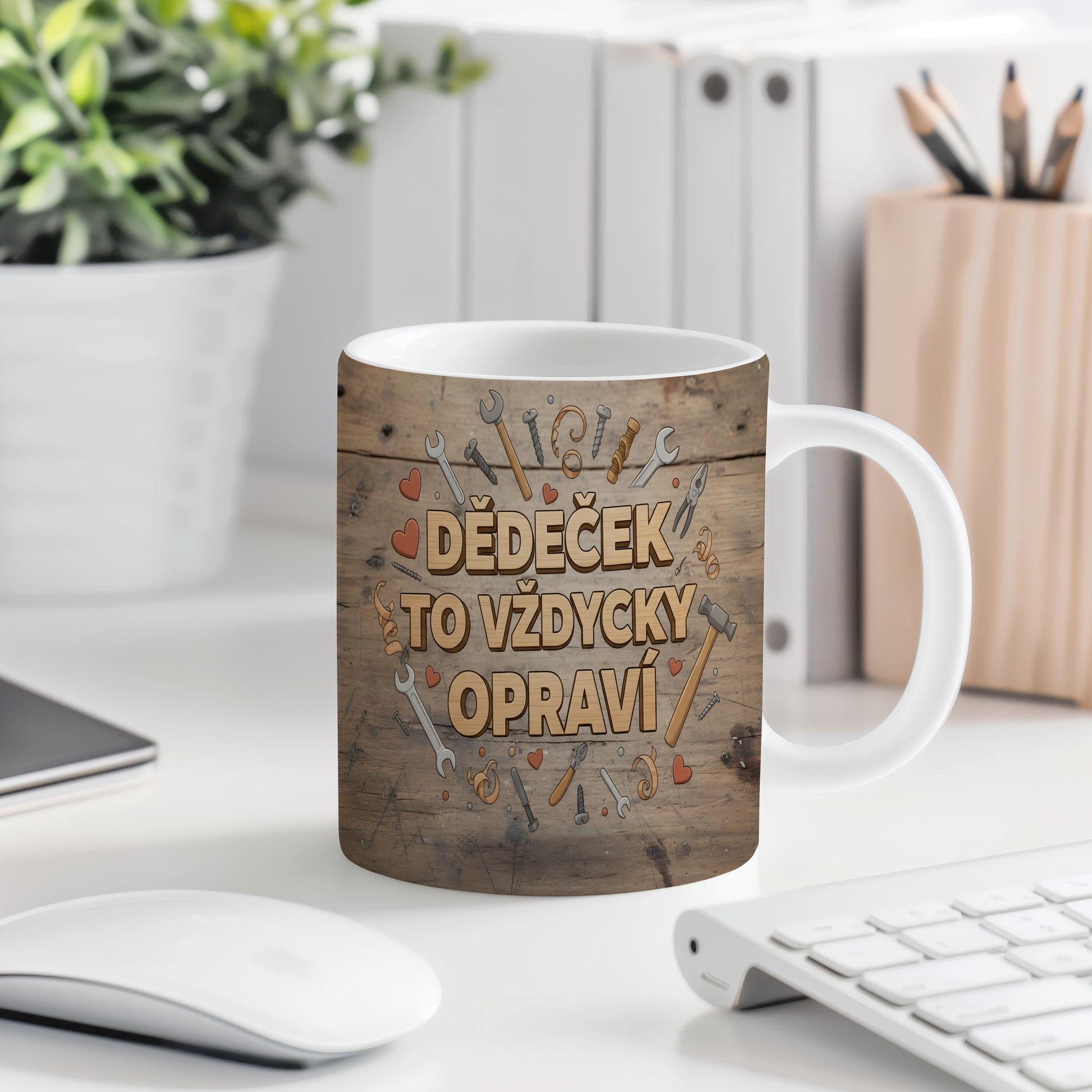 Rustikální hrnek s nápisem a motivem nářadí pro dědečka.