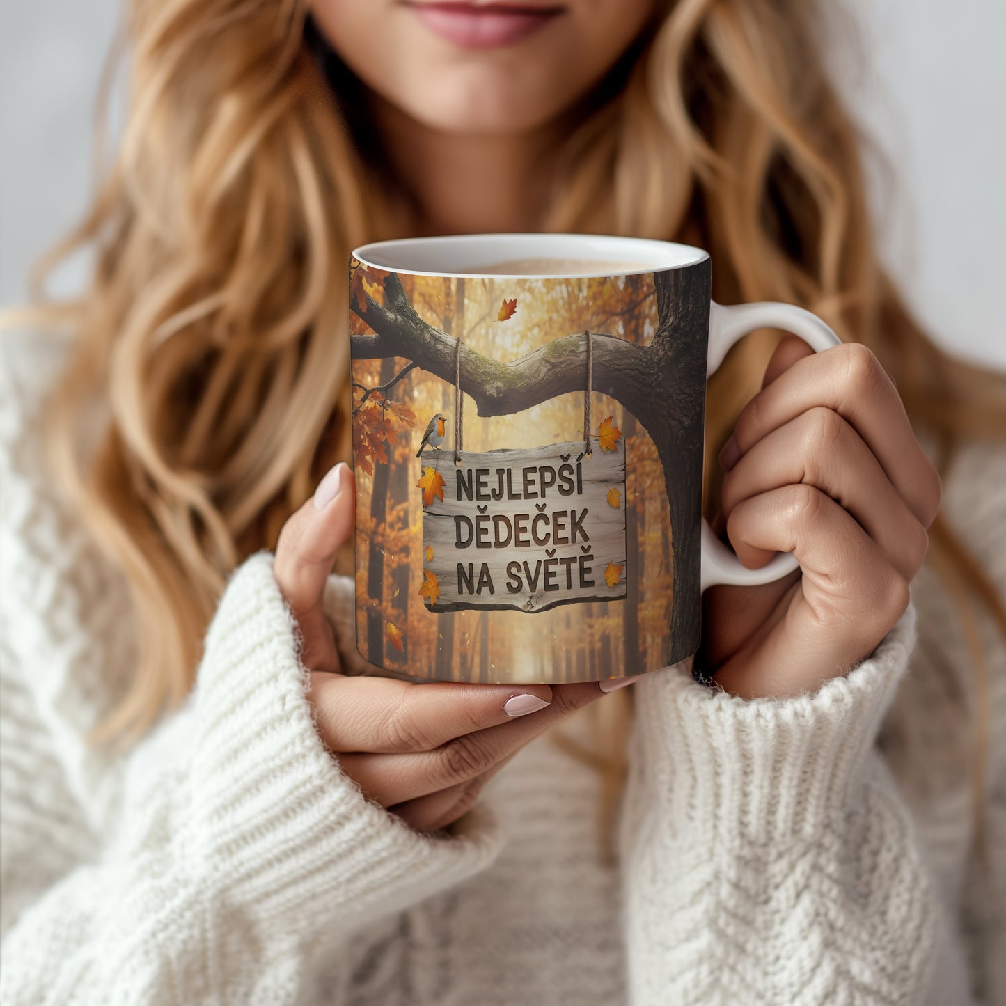 Hrnek s podzimním motivem a nápisem 'Nejlepší dědeček na světě'.