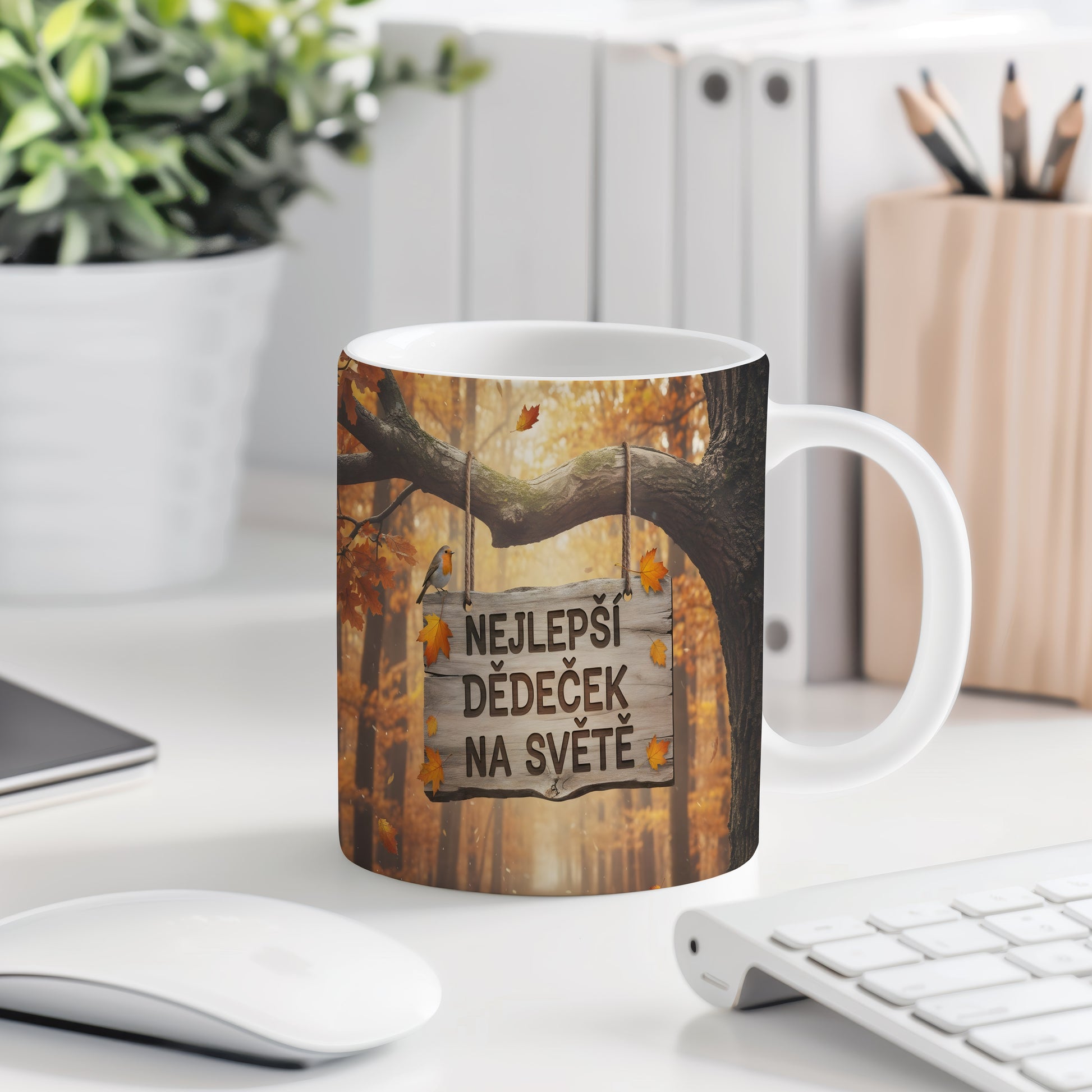 Hrnek s podzimním motivem a nápisem 'Nejlepší dědeček na světě'.