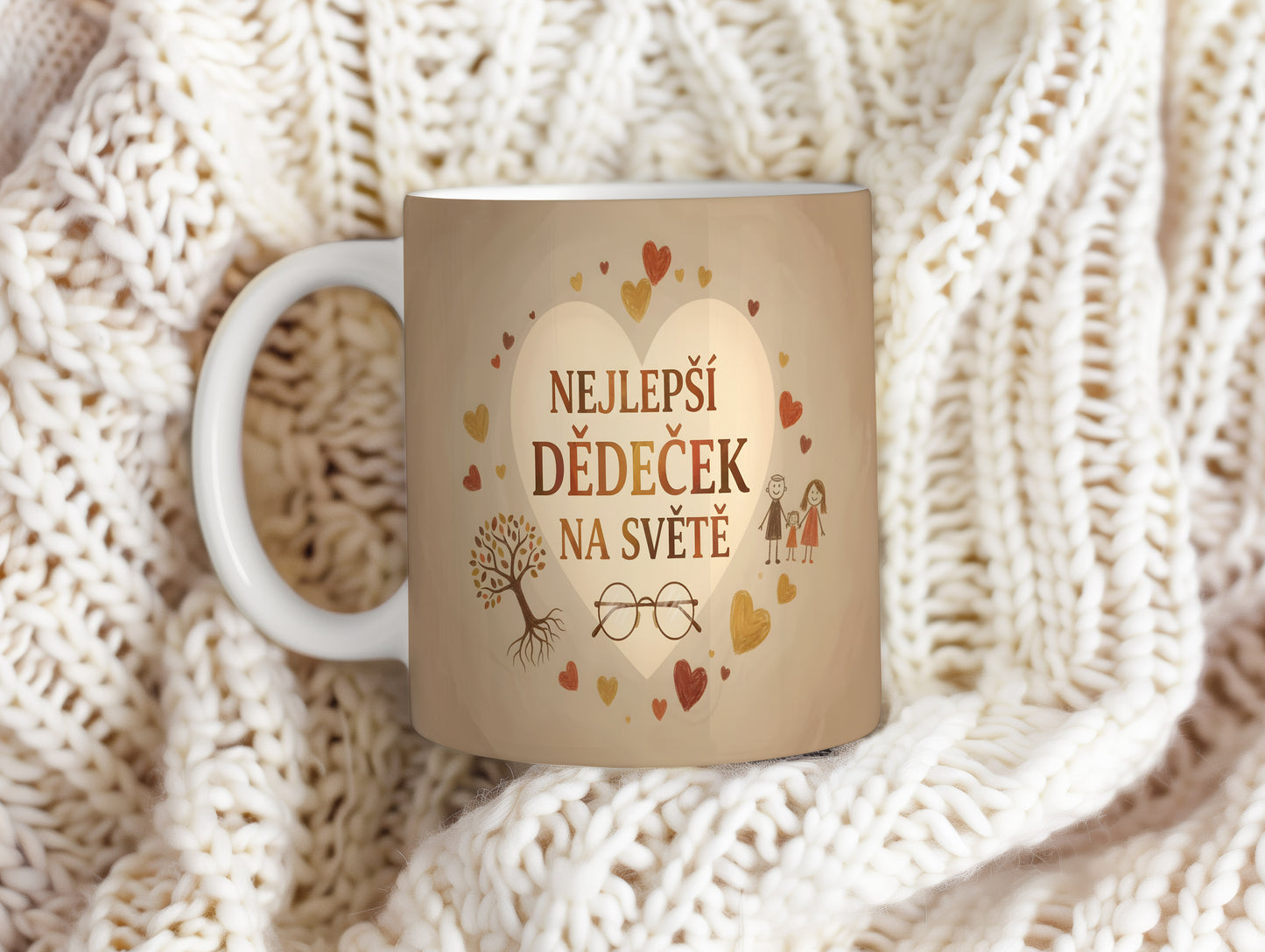 Hrnek s nápisem NEJLEPŠÍ DĚDEČEK NA SVĚTĚ s akvarelovým pozadím a motivy srdcí.