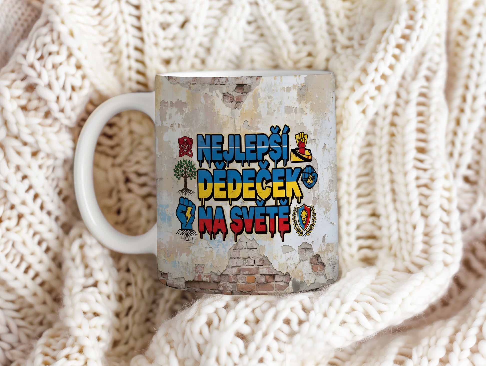 Hrnek s nápisem NEJLEPŠÍ DĚDEČEK NA SVĚTĚ v moderním street art stylu.