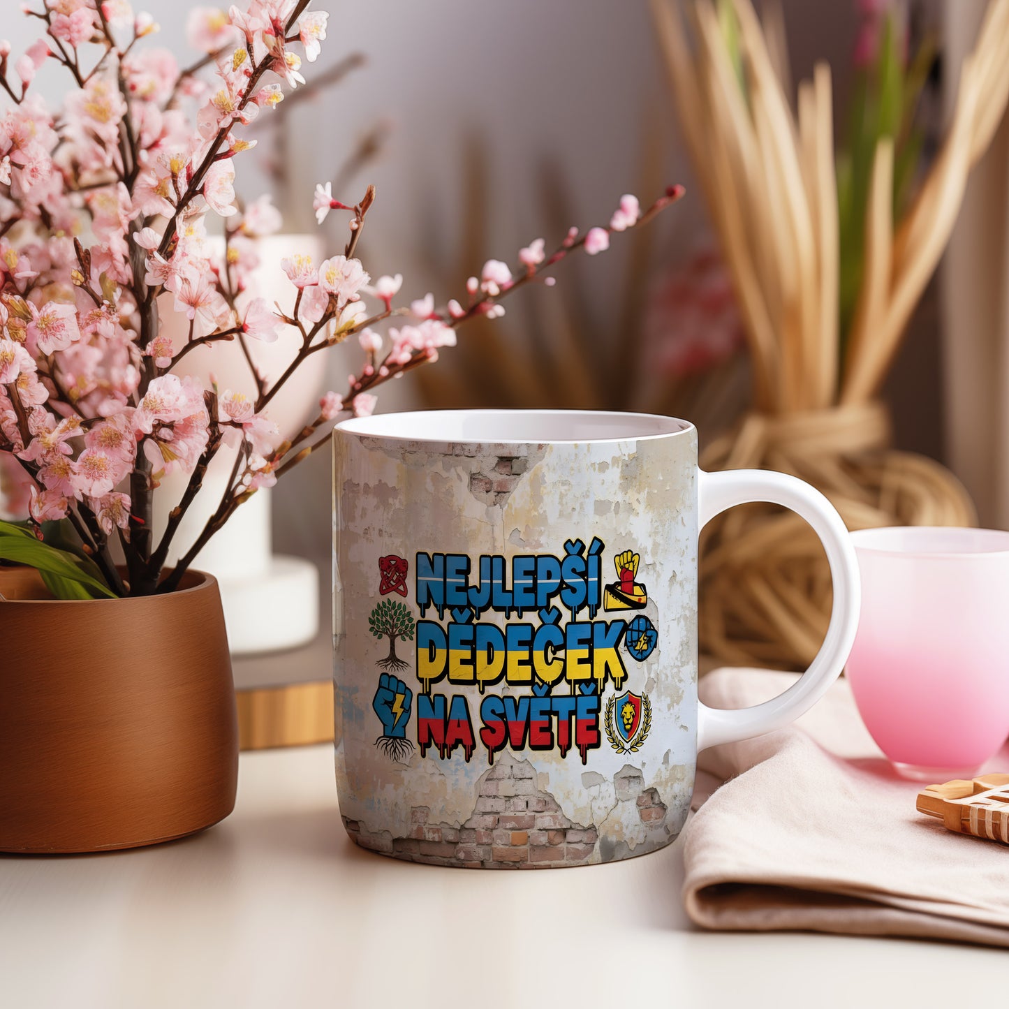 Hrnek s nápisem NEJLEPŠÍ DĚDEČEK NA SVĚTĚ v moderním street art stylu.