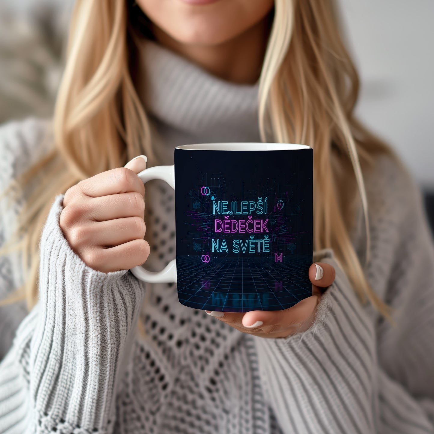 Hrnek s nápisem NEJLEPŠÍ DĚDEČEK NA SVĚTĚ v moderním designu.