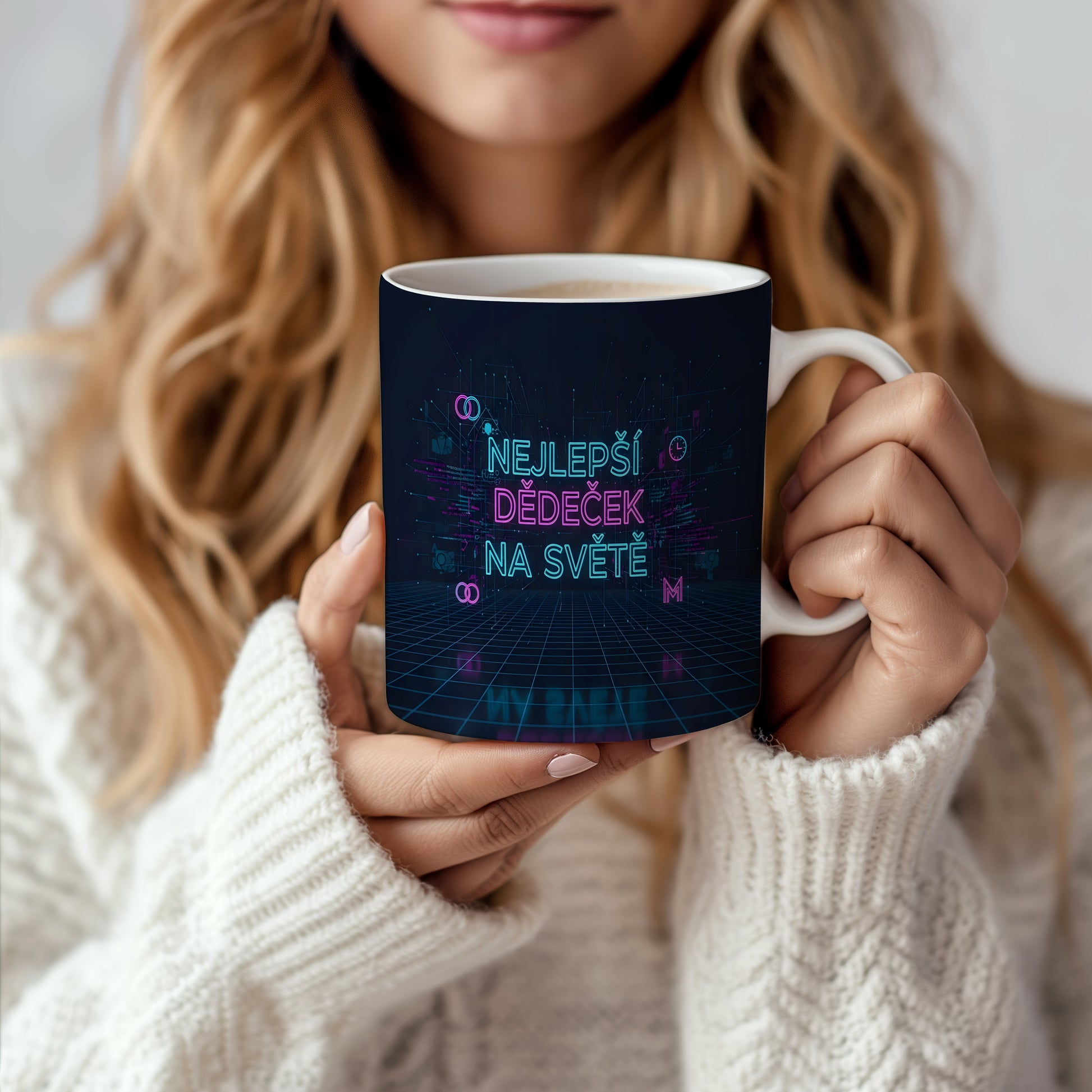 Hrnek s nápisem NEJLEPŠÍ DĚDEČEK NA SVĚTĚ v moderním designu.