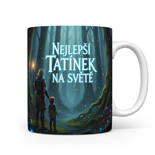 Hrnek s motivem otce a syna v kouzelném lese.