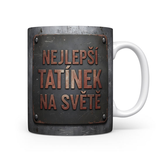Hrnek s kovovým vzhledem a nápisem NEJLEPŠÍ TATÍNEK NA SVĚTĚ.