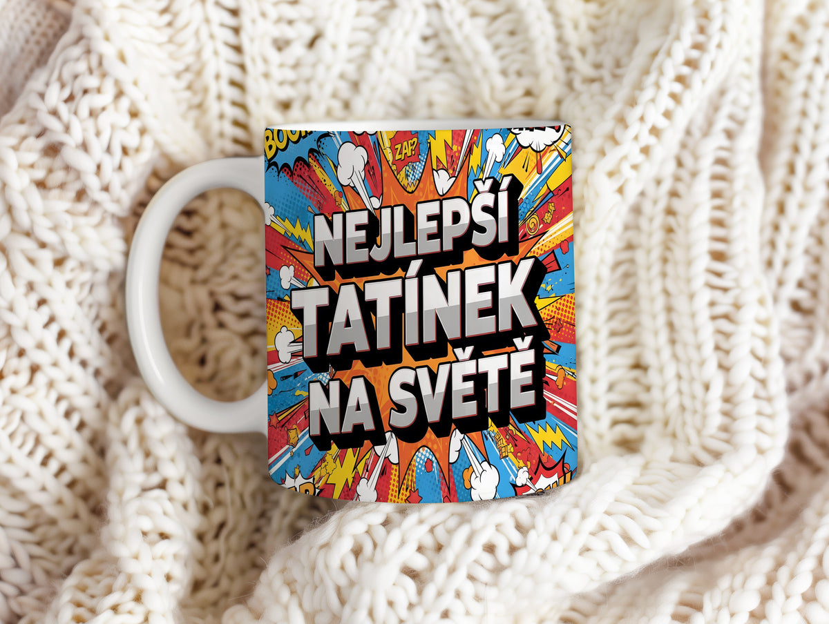 Hrnek s nápisem NEJLEPŠÍ TATÍNEK NA SVĚTĚ v komiksovém stylu.