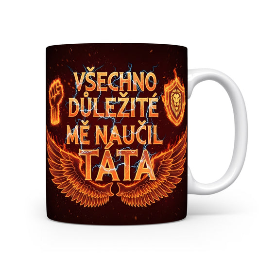 Černý hrnek s oranžovými motivy křídel, pěsti a lva.