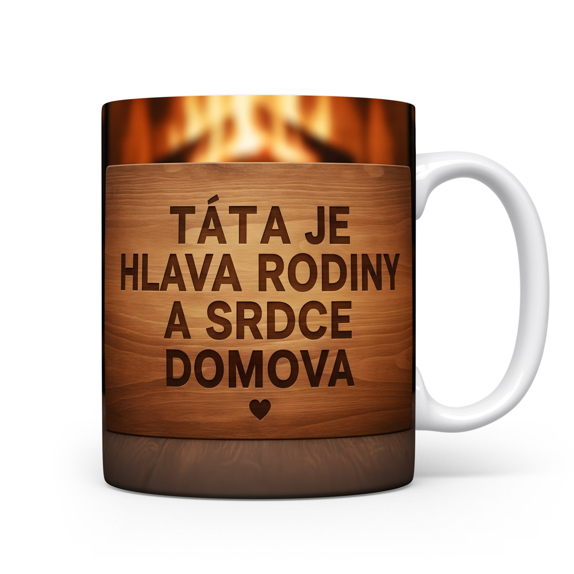 Hrnek s dřevěným designem a textem 'TÁTA JE HLAVA RODINY A SRDCE DOMOVA'.