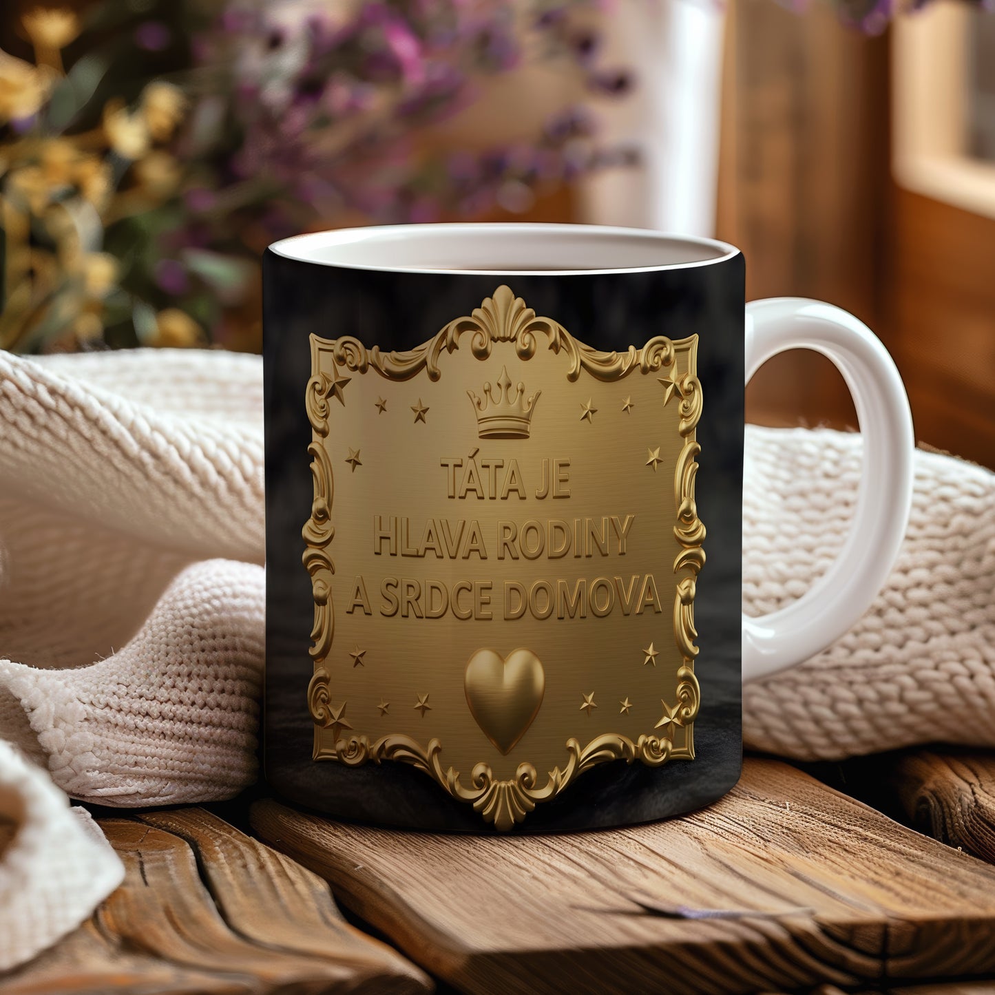 Zlatý hrnek s nápisem a vintage motivy na černém pozadí.