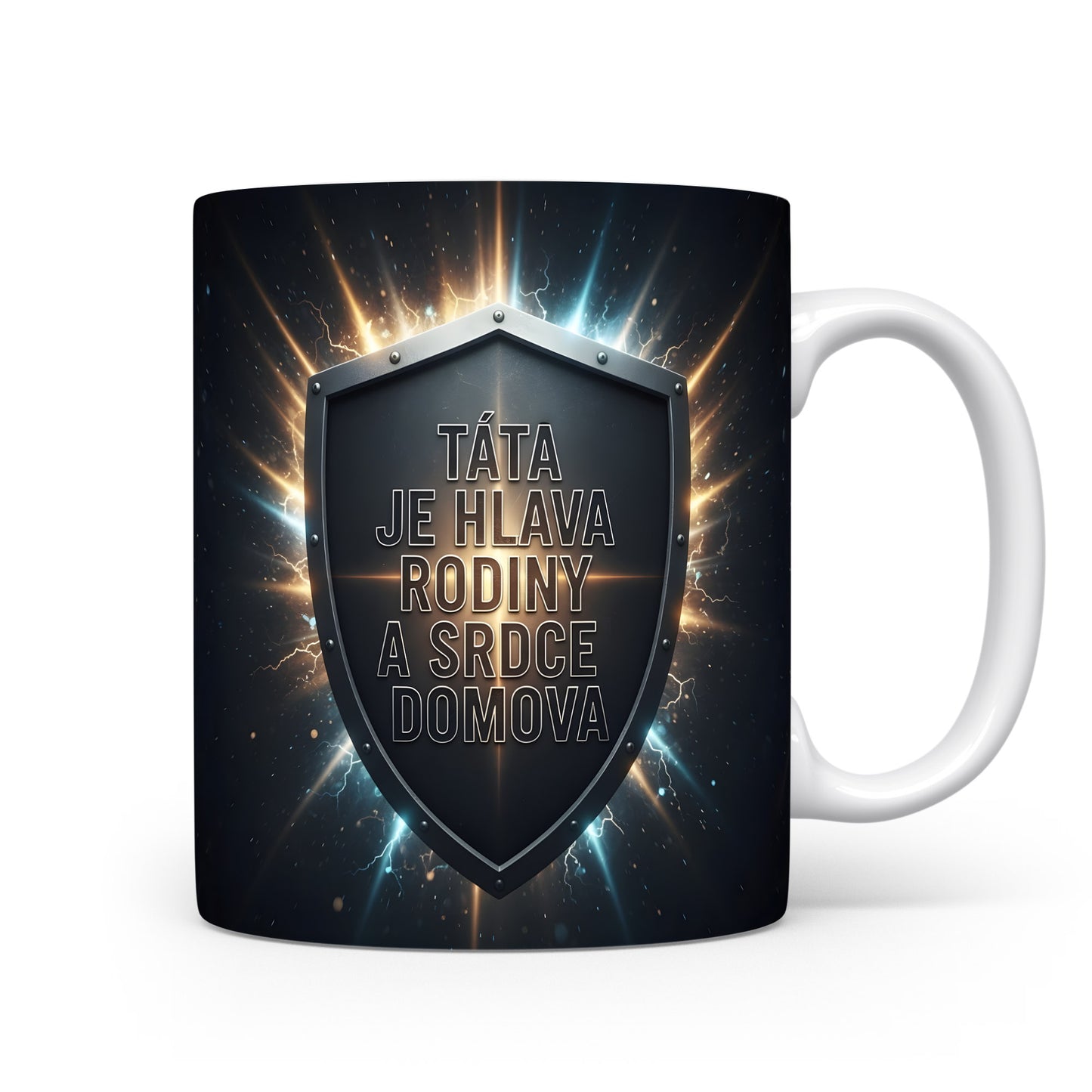 Hrnek s motivem štítu a zářivých paprsků, textem o otci.