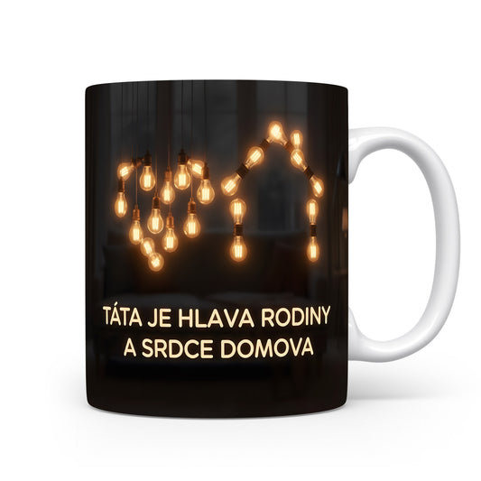 Černý hrnek se zlatými žárovkami a textem o tatínkovi.