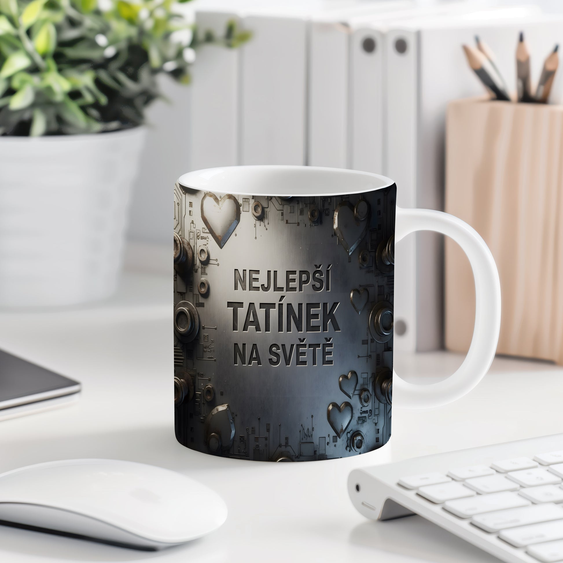 Hrnek s nápisem 'NEJLEPŠÍ TATÍNEK NA SVĚTĚ' v industriálním stylu.